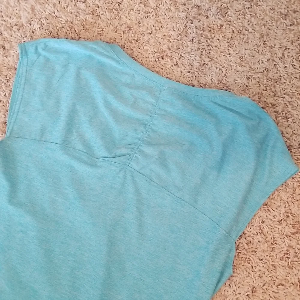Balance Collection VNeck Ruched Back Top Small - Picture 8 of 12